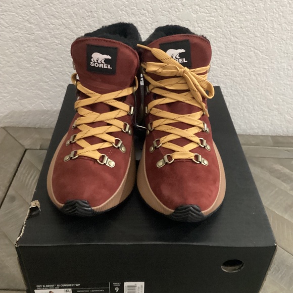 SOREL Out N' About III Conquest Waterproof Boot (Women), size 9 - Picture 6 of 10